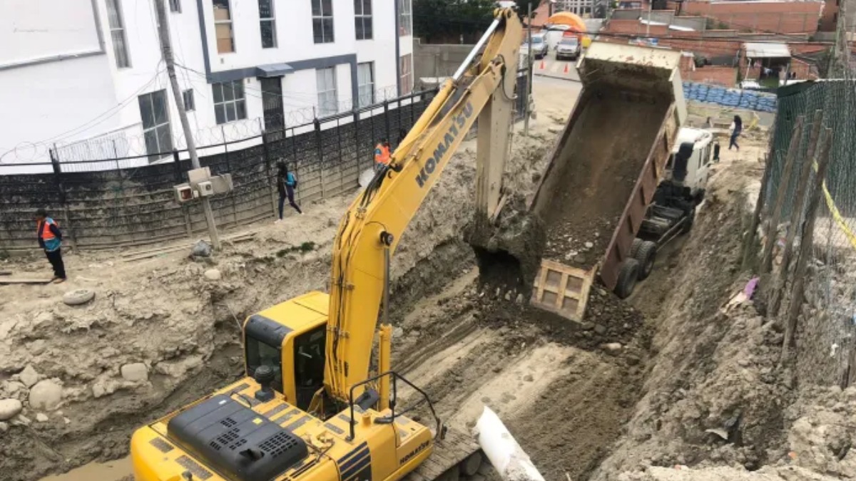 Maquinaria del Gobierno Municipal de La Paz  (GMLP) en la zona de Bajo Llojeta. Foto: Internet