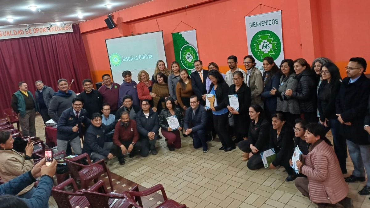 Participantes del programa “Cultura del Cuidado y Prevención de la Violencia” en La Paz, Bolivia.