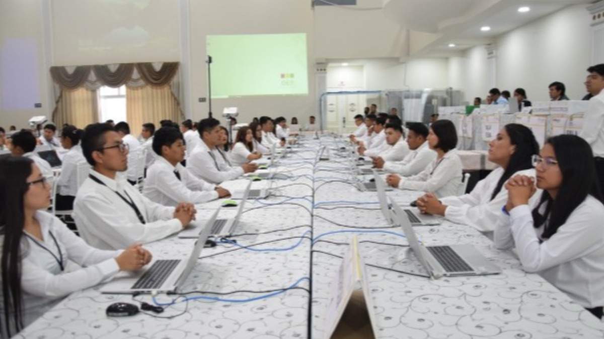 Sala de cómputo en Cochabamba. Foto: Fuente Directa