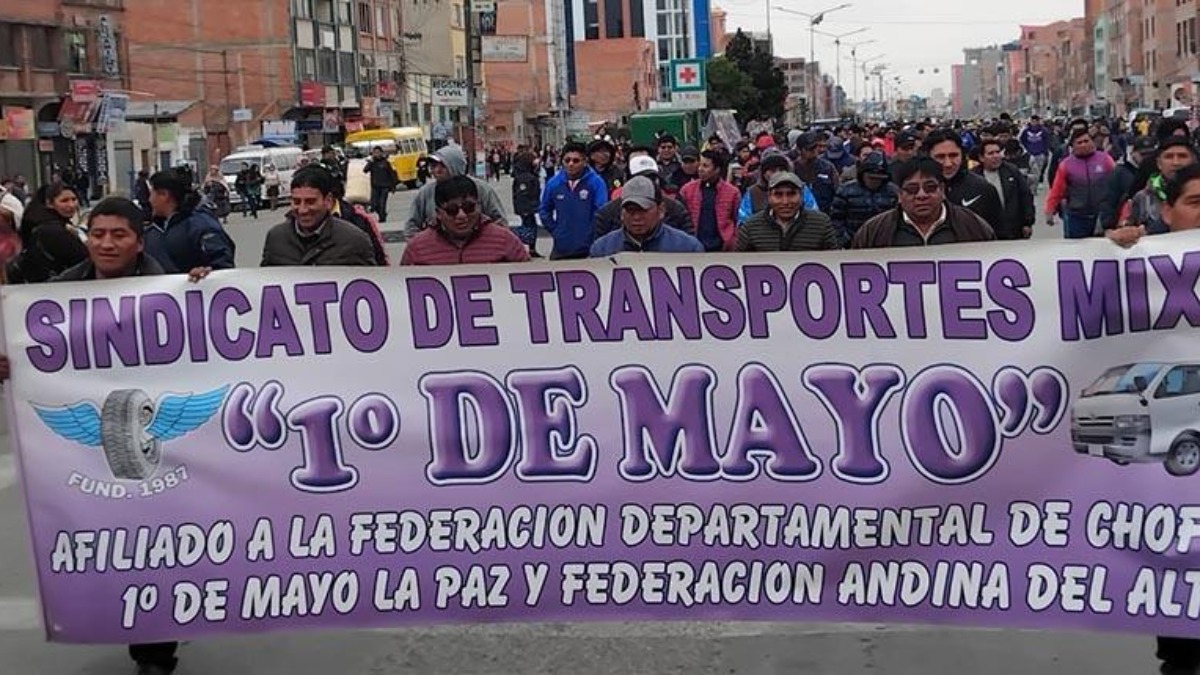 Transportistas de El Alto marcharon y pidieron el incremento del pasaje nocturno. Foto: Internet