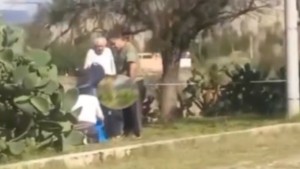 Arrestan a uno de los hombres que agrede a una señora que recogía tunas de un área verde