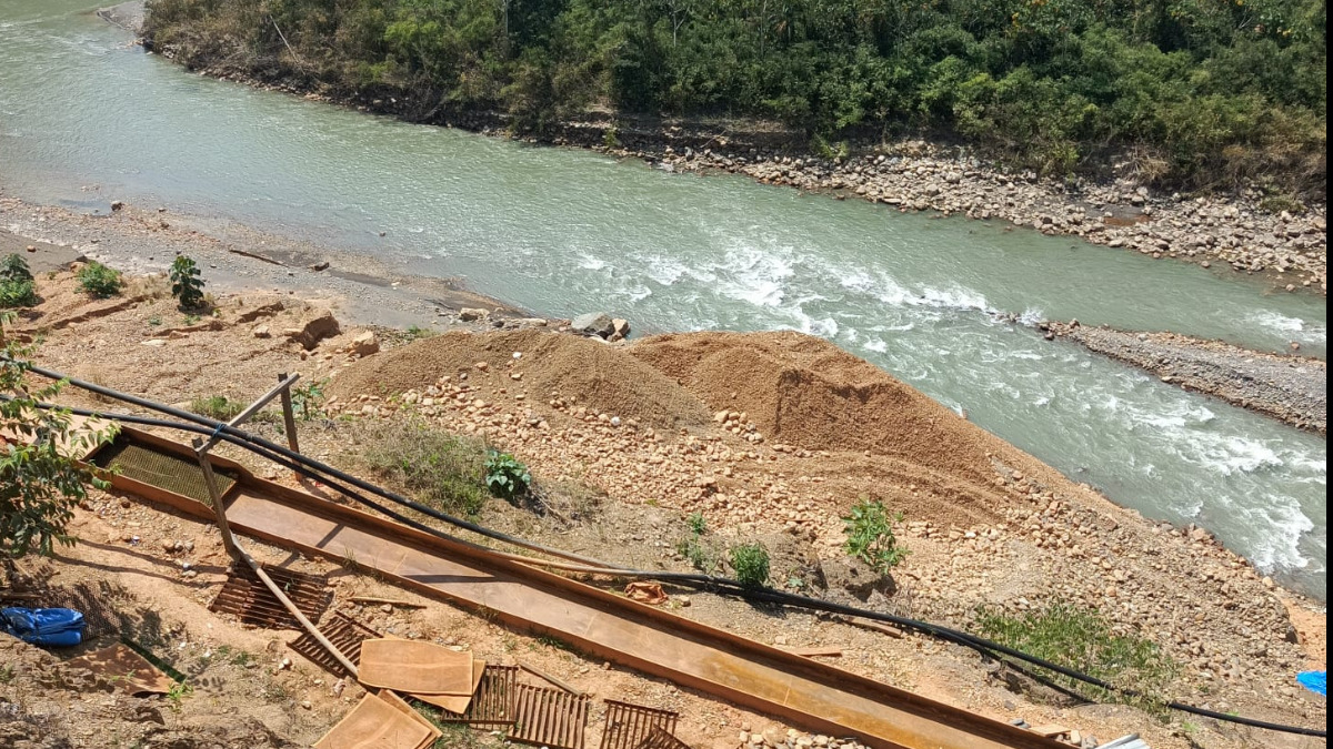 Actividad minera ilegal en el río Tuichi al interior del Madidi. Foto: Marcos Uzquiano