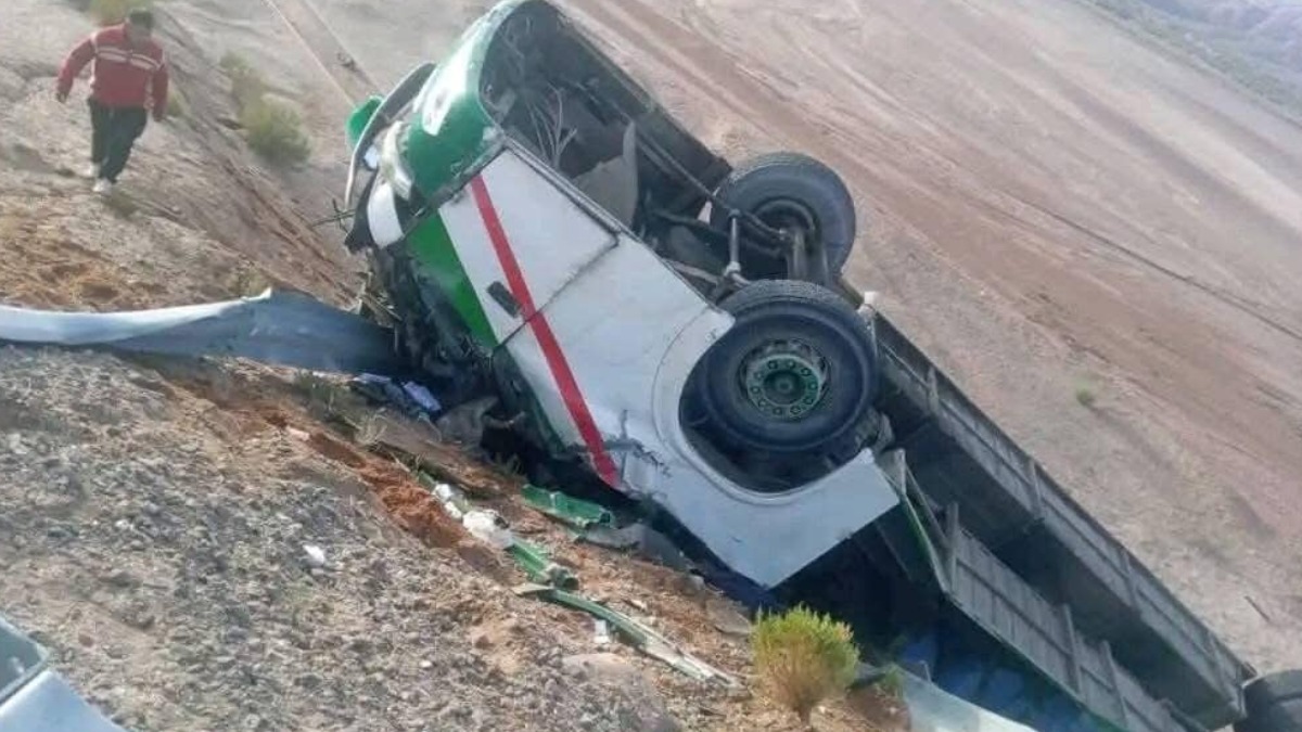 El bus quedó a un costado de la carretera. Foto: RRSS