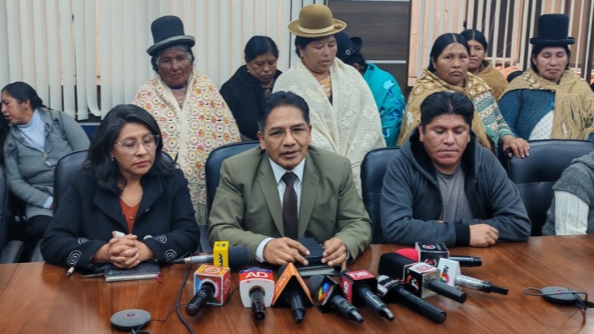 El viceministro de Defensa del Consumidor, Jorge Silva, se reunió con sectores afines para avanzar con el reglamento. Foto: Captura