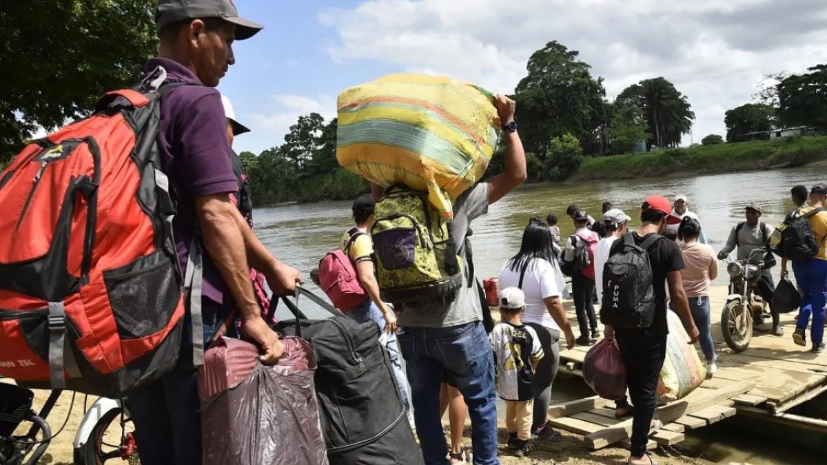 Familias desplazadas por la crisis en Catatumbo.