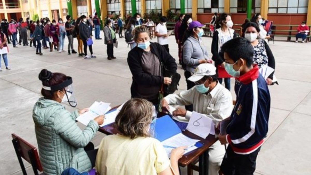 Filas de inscripciones escolares. Foto: Los Tiempos