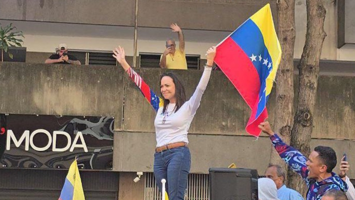 La líder opositora venezolana María Corina Machado en las calles de Caracas, Venezuela.