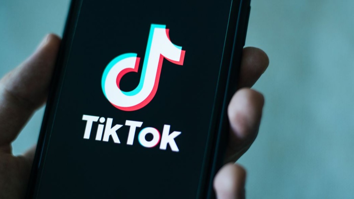 Logo de TikTok en un teléfono celular.