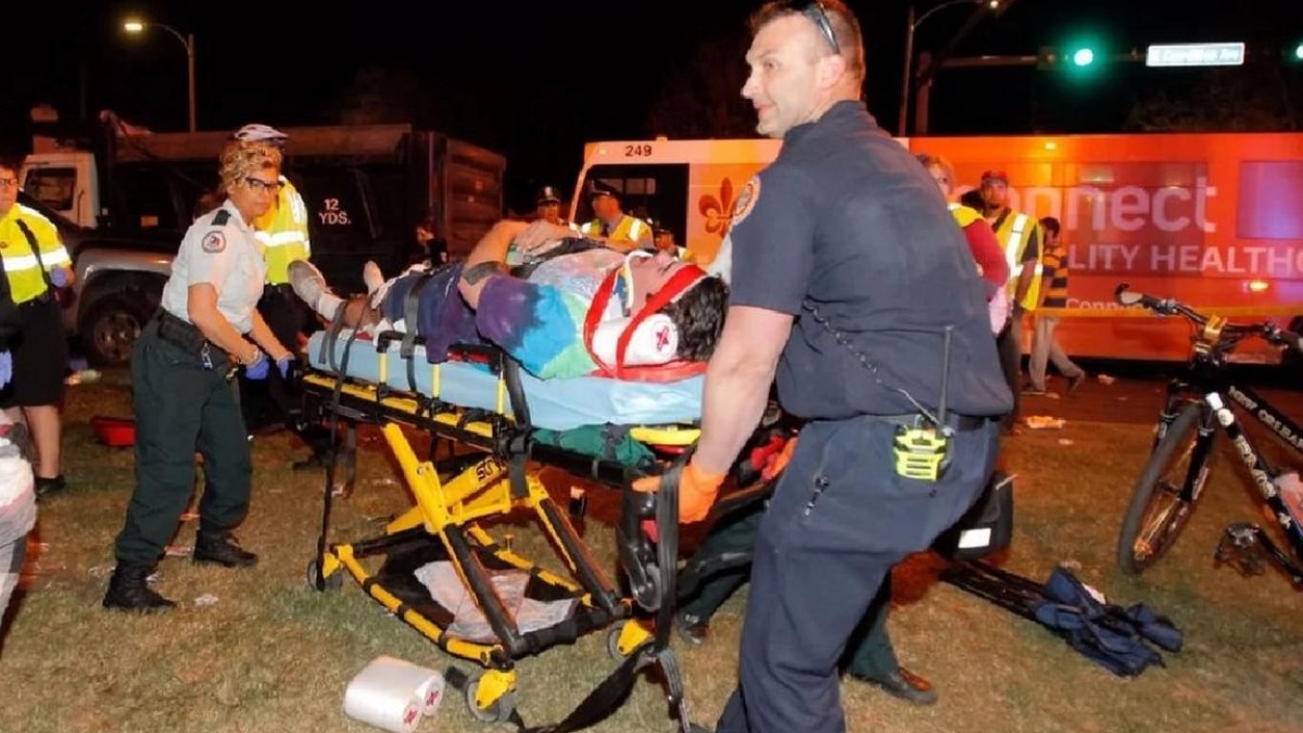 Uno de los heridos es trasladado a un centro médico. Foto: Internet