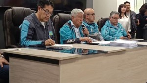 Alcaldía de La Paz entrega estudio de tarifas del pasaje urbano a transportistas para socializarlo