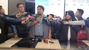 Alcaldía de La Paz dispone incrementar los pasajes a Bs 2,40 y Bs 3 y un sector del transporte suspende el paro