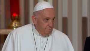 El Papa agradece la atención de los médicos y confía en el tratamiento, pide que recen por él