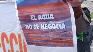 Ambientalistas: En Uyuni llueve 3.2 millones de m3/año, la industria del litio precisa 40 millones de m3