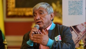 La Paz: Cívicos y vecinos declaran enemigo a Iván Arias por el incremento en las tarifas de transporte