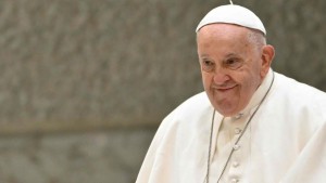 El Papa sufrió una crisis respiratoria y su estado es crítico