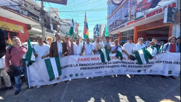 Diferentes sectores de la cadena productiva de Santa Cruz se movilizaron. Foto: CAO