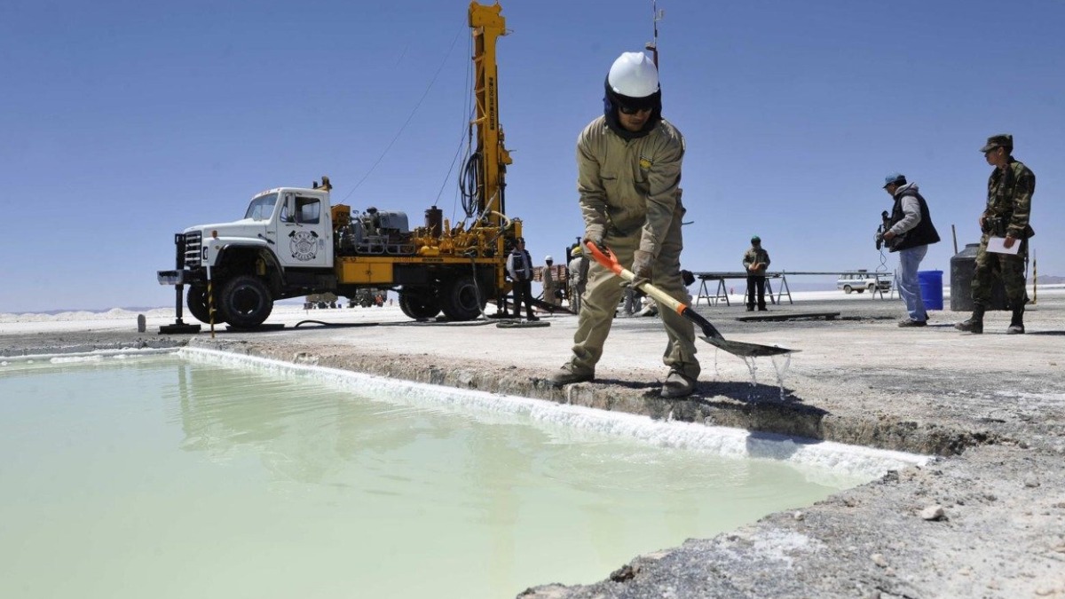 Extracción de litio en el Salar de Uyuni. Foto: Internet