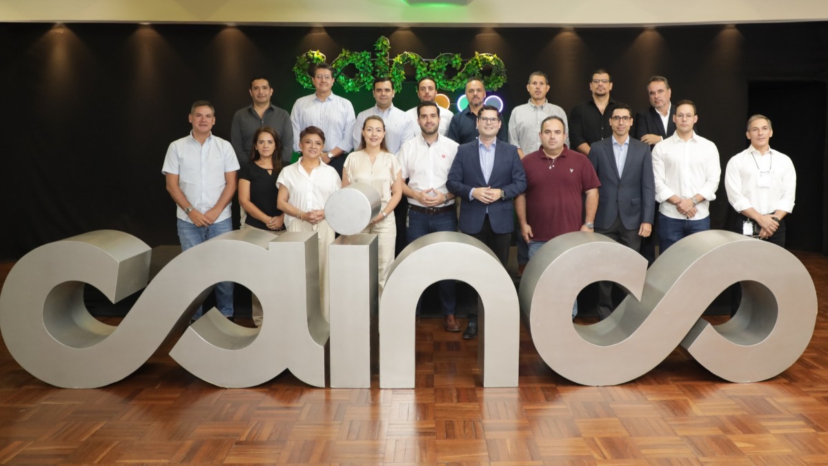 Jean Pierre Antelo junto a los miembros del directorio. Foto: Cainco