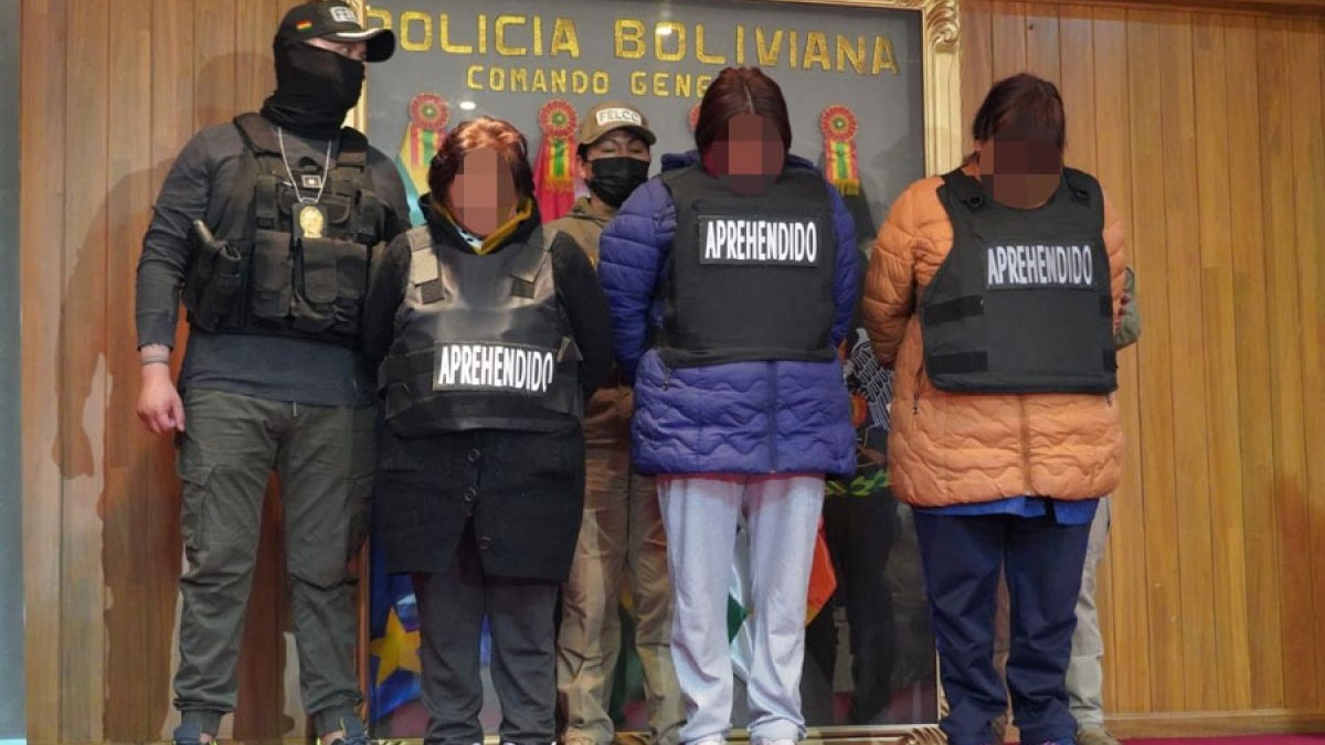 La Policía y el Ministerio de Gobierno adoptó la práctica de presentar personas aprehendidas. Foto: Internet