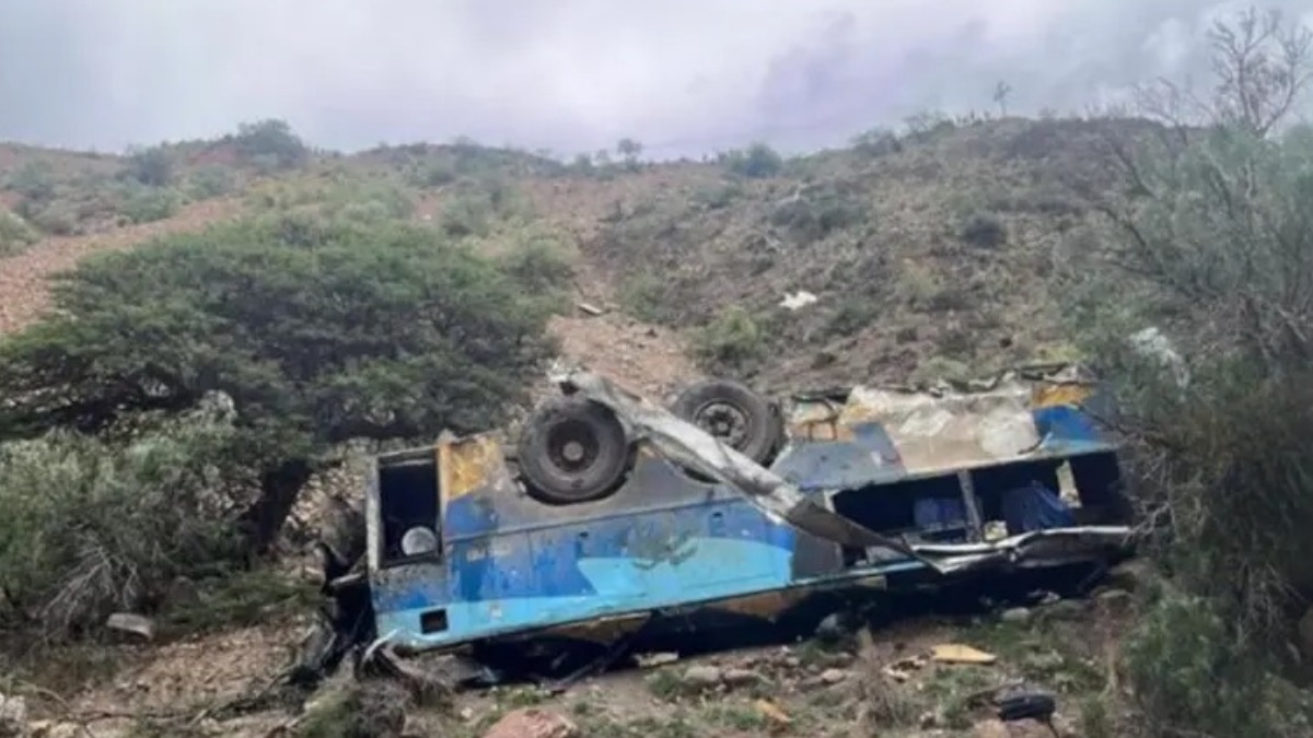 Motorizado que protagonizó un accidente que dejó 28 fallecidos en la ruta Oruro-Potosí. Foto: X / @xevtfm