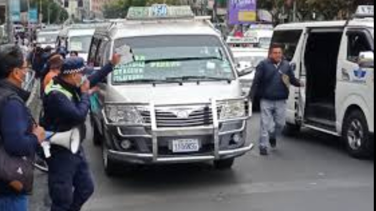 Transporte público en la ciudad de la Paz. Foto: AMUN