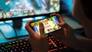 “Hasta se olvidan asearse”: Autoridad del Juego busca prevenir la adicción a los videojuegos