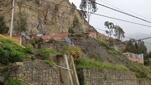 La Paz: Deslizamiento de talud destruye viviendas y obliga el desalojo de 8 cuadras en la zona Codavisa