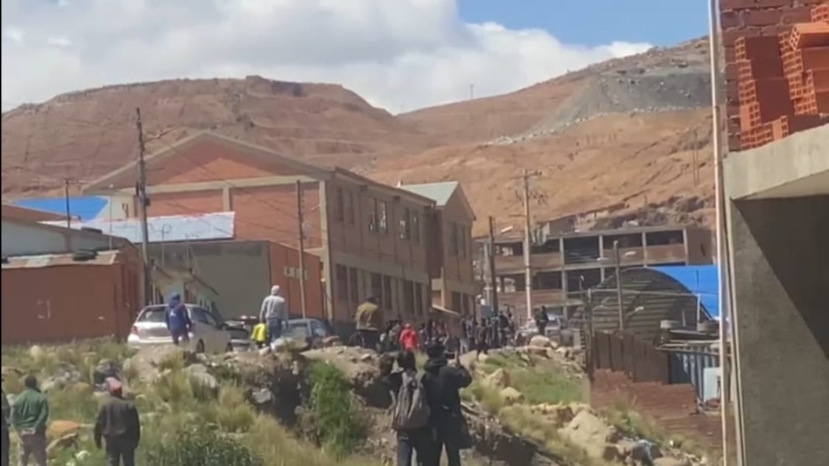 Enfrentamientos entre mineros de las cooperativas 10 de Noviembre y Nueva Calamarca. Foto: Captura